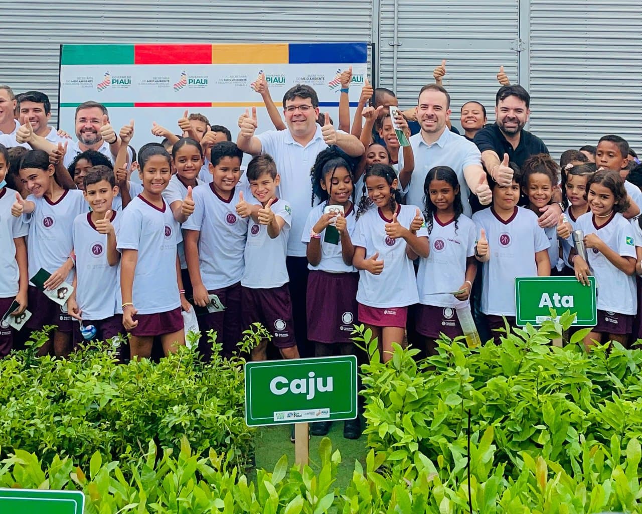 Semarh realiza distribuição de 2000 mudas no bairro Torquato Neto