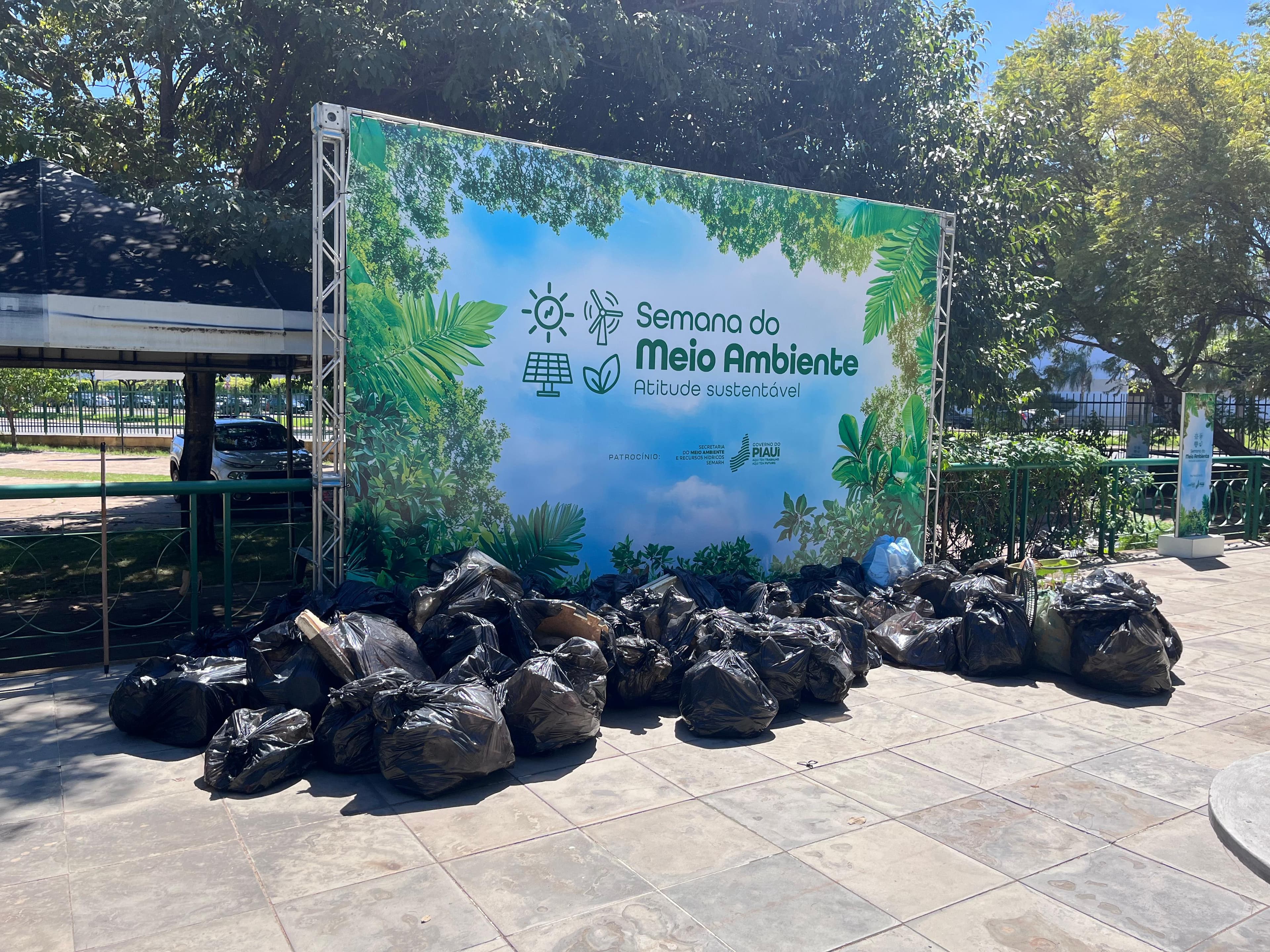 Mutirão retira quase duas toneladas de lixo das margens do Rio Poti em Teresina