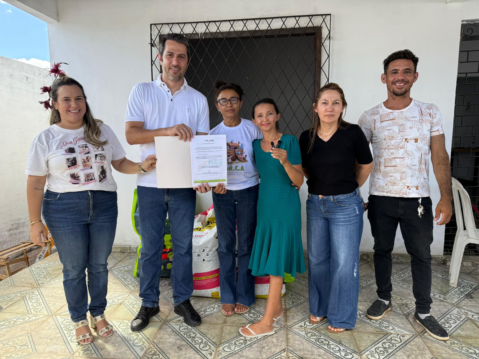 Semarh realiza entrega de 200 kg de ração para a Associação ARCA, em Altos