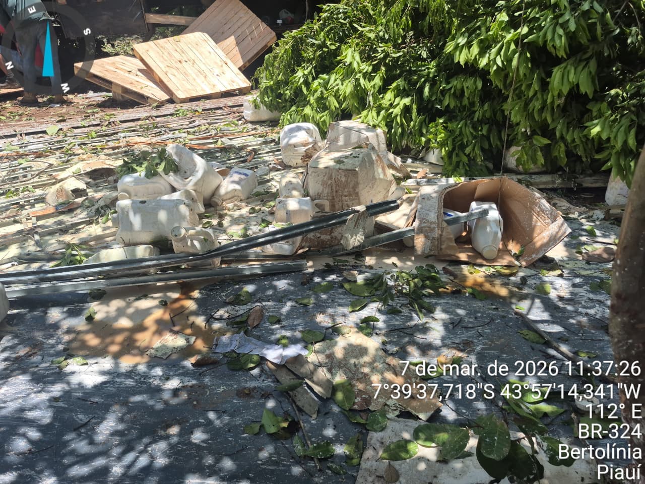 Acidente com carga química mobiliza equipes ambientais em Bertolínia