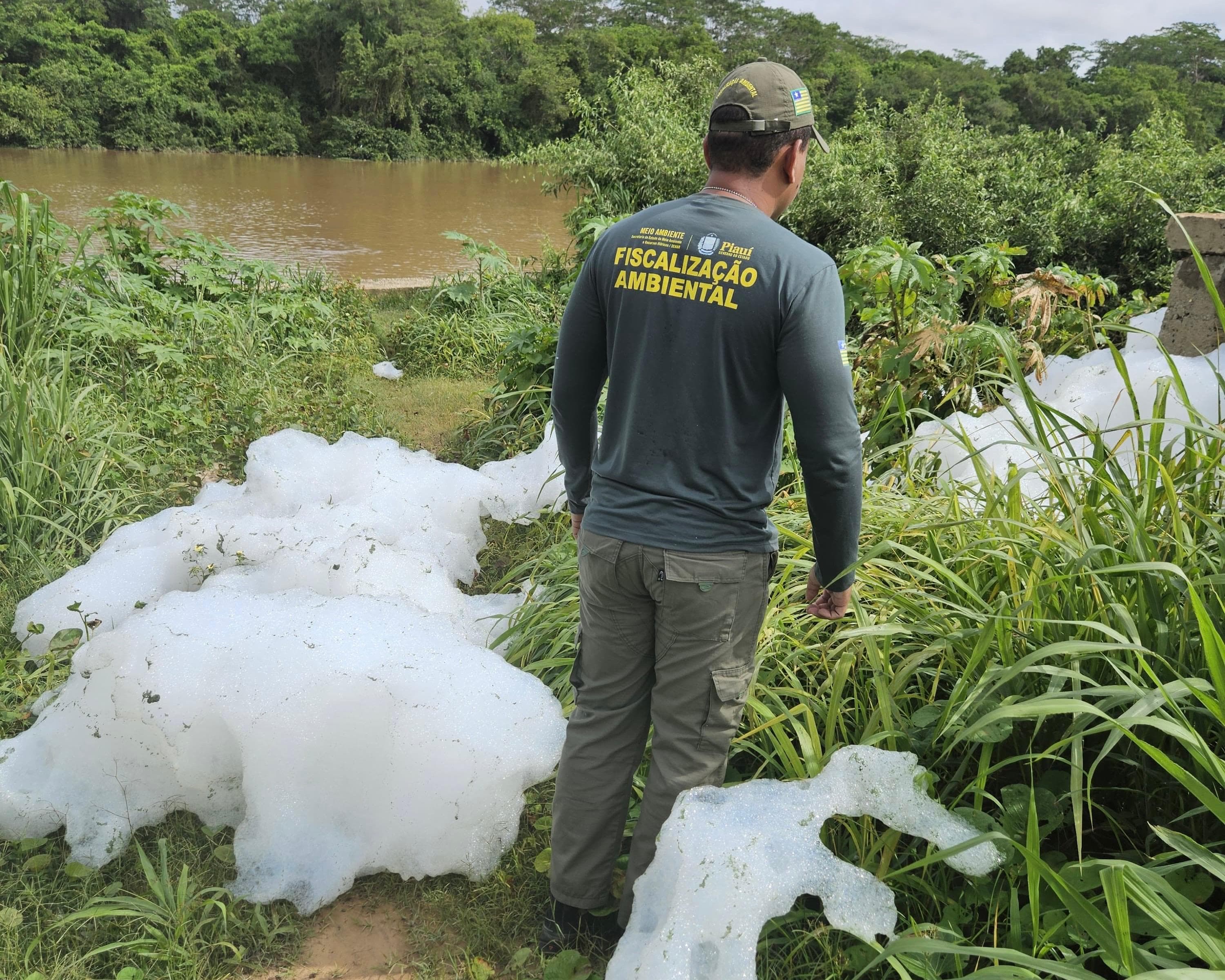 Semarh realiza fiscalização após denúncia de espuma no Rio Poti