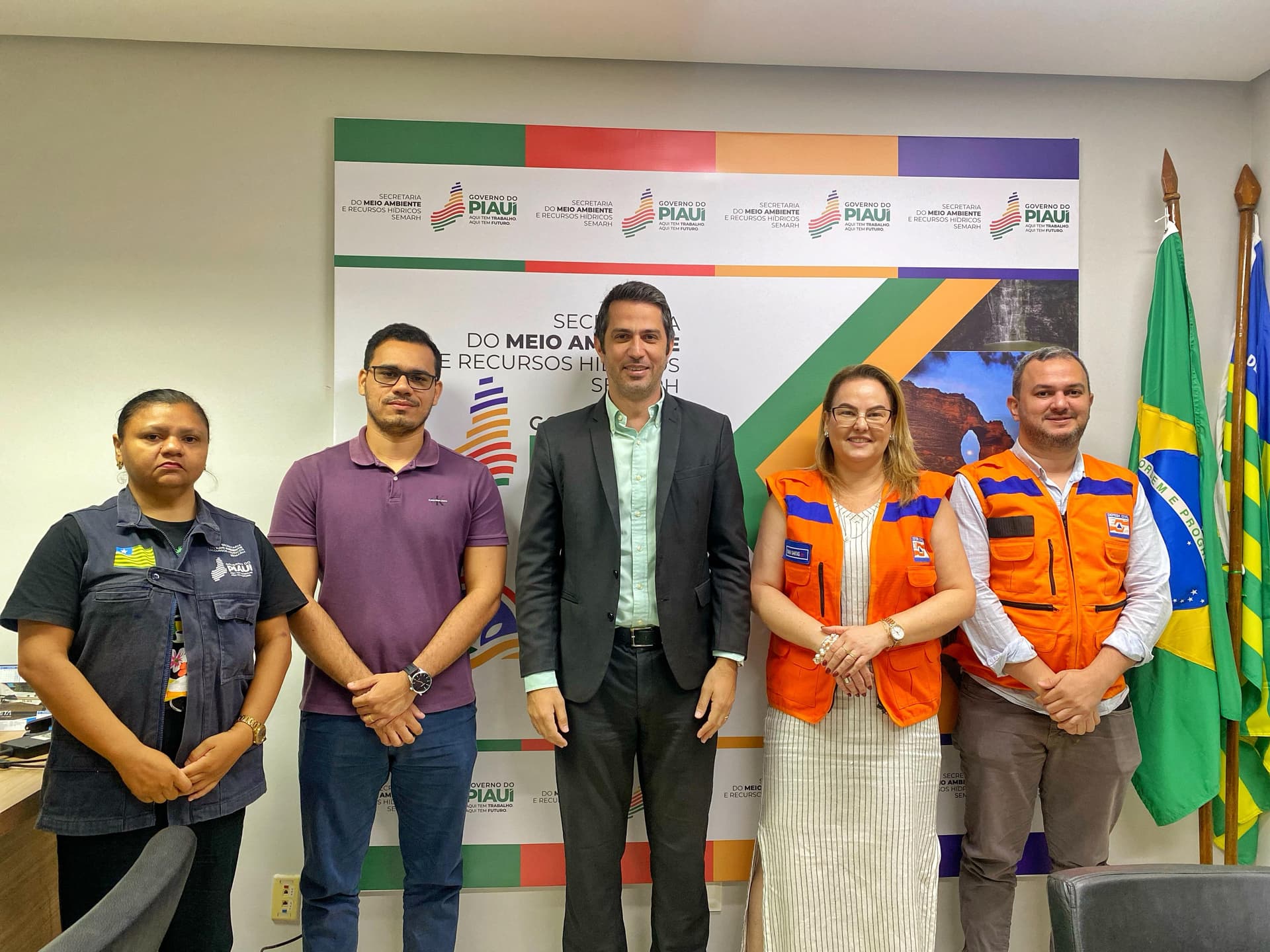 Meio Ambiente e Defesa Civil se reúnem para definir estratégias de enfrentamento à seca grave no Piauí