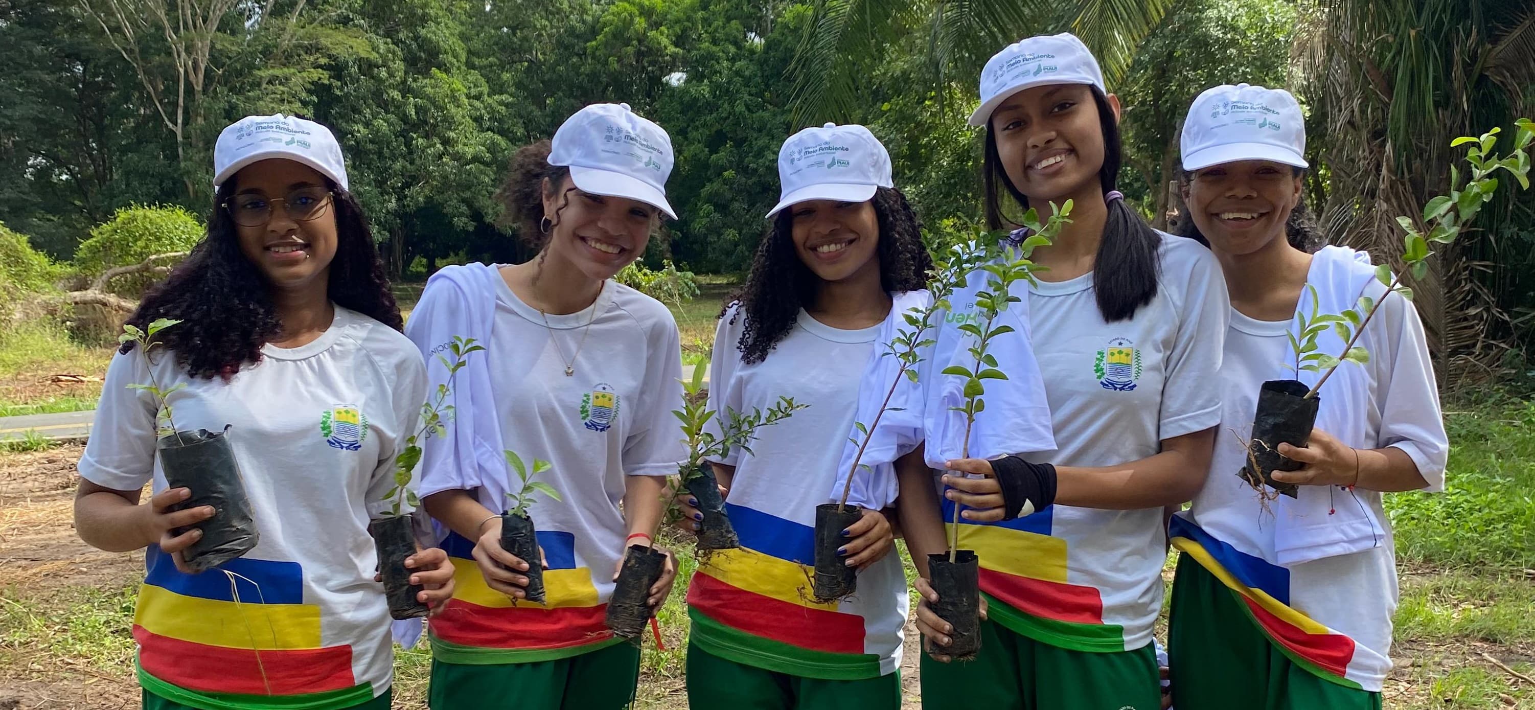A ação, organizada pela Semarh contou com a participação de cerca de 300 alunos da rede estadual.