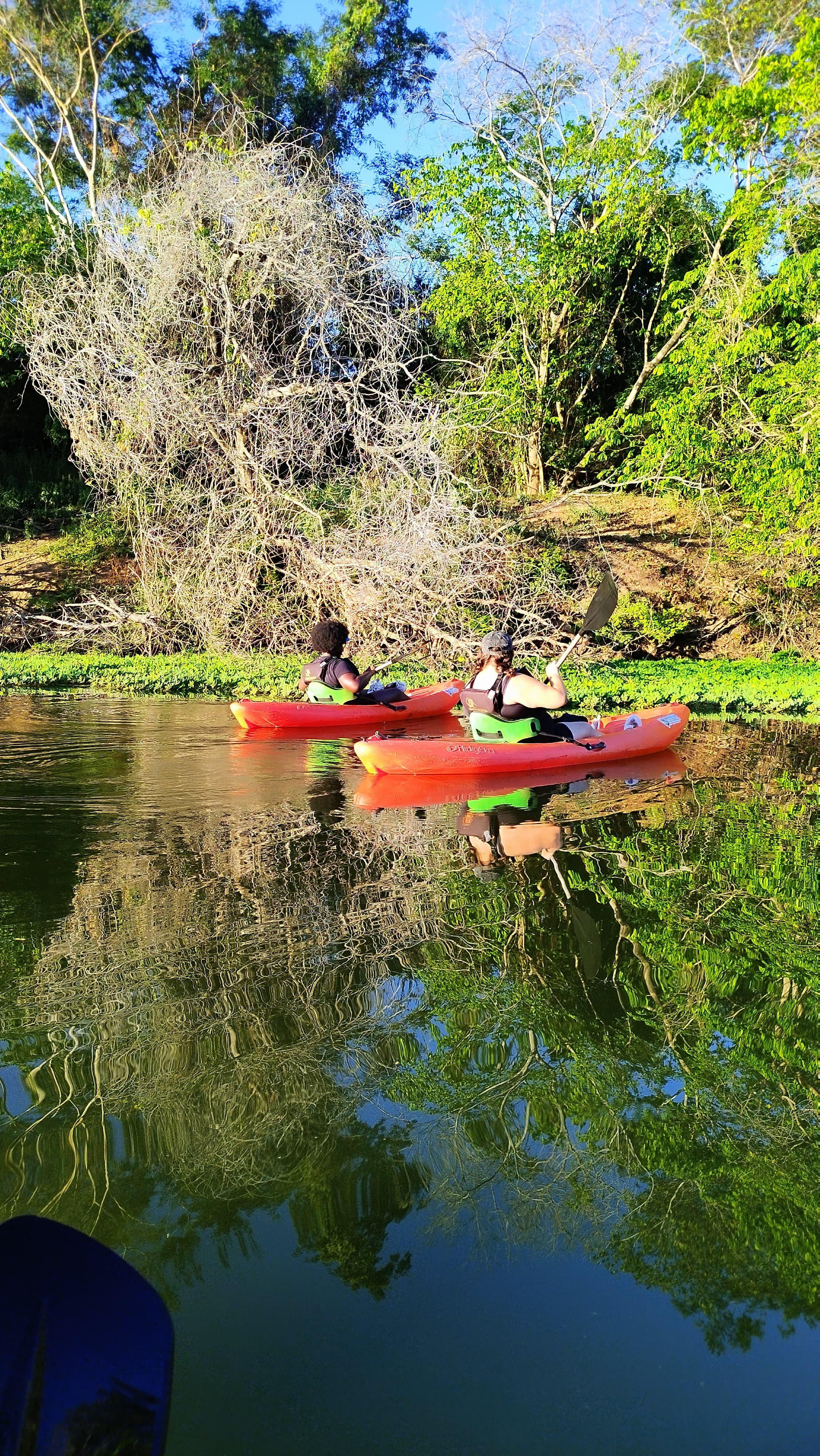 Durante sua visita, elas realizaram um passeio de caiaque pelo Rio Poti, ficando maravilhadas com a beleza natural do local.