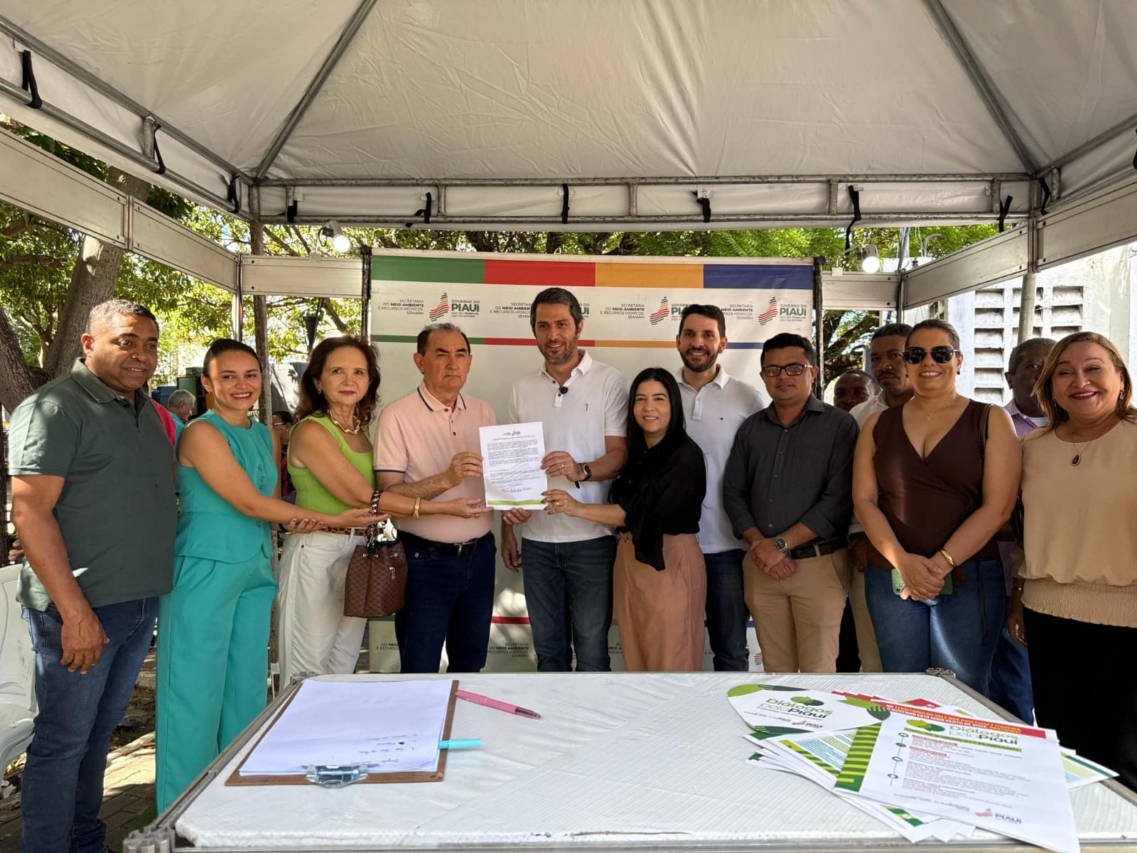 As mudas foram doadas tanto às prefeituras, que poderão utilizá-las em ações de arborização urbana.